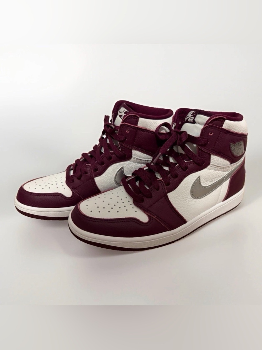 Air Jordan 1 Retro High OG White Team Red Men’s Size 10.5 Sneakers With Box